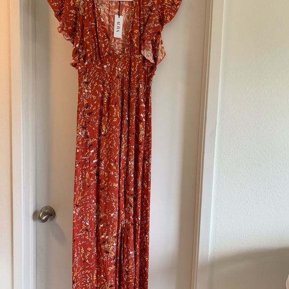 Aura dress, never worn. Fits TTS. Midi floral beauty! - Picture 3 of 3